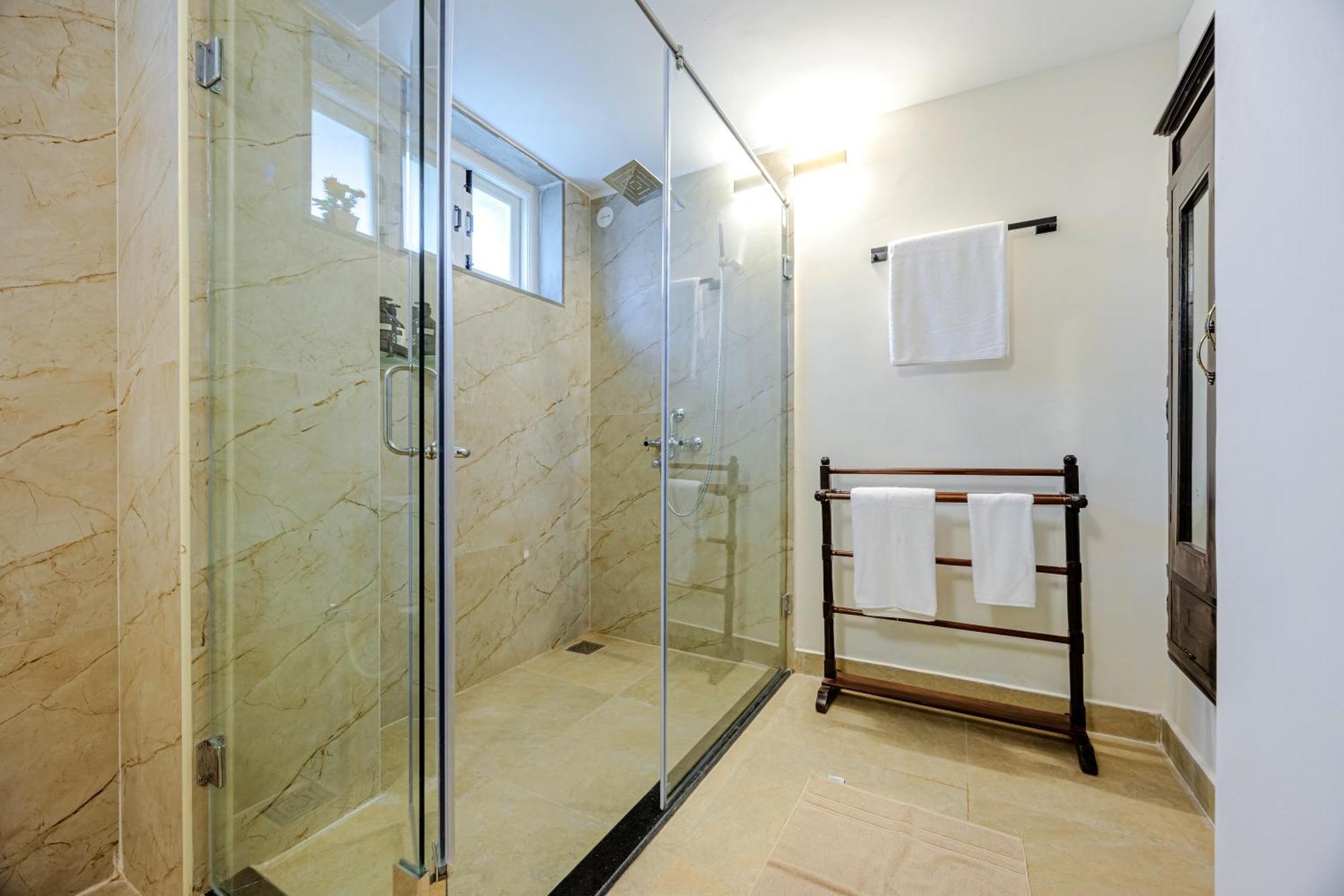 Elivaas 4 Bhk Villa Near Beach With Private Pool & Bar - Casa Boa Vida Candolim Exterior foto